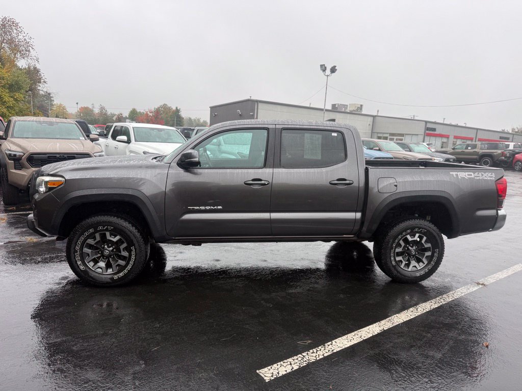 Used 2019 Toyota Tacoma TRD Off-Road AWD/4WD image 3