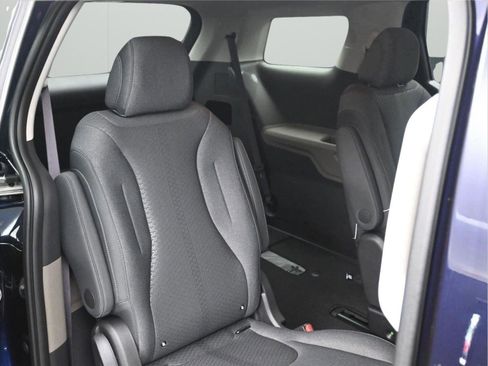 New 2026 Kia Carnival LX FWD image 9