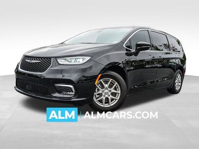 Used 2024 Chrysler Pacifica Touring-L