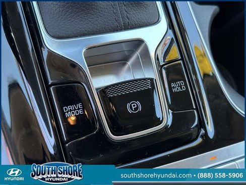 Used 2024 Kia Carnival EX FWD image 36