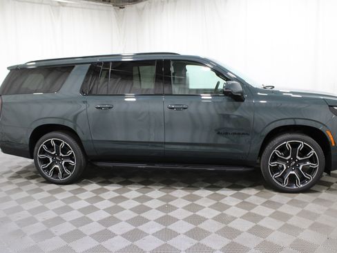 Used 2026 Chevrolet Suburban RST w/ RST Capability Package image 34