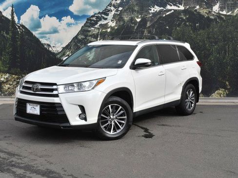 Used 2019 Toyota Highlander XLE w/ Carpet Mat Package (TMS) image 6