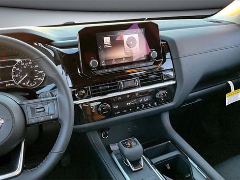 New 2025 Nissan Pathfinder SV image 6