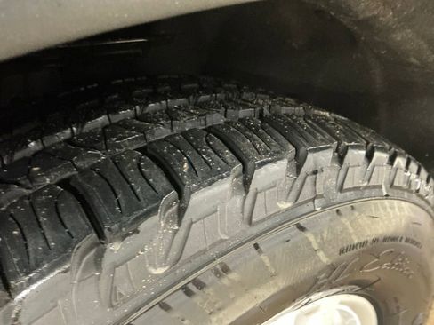 Used 2022 Ford Explorer XLT w/ Equipment Group 202A image 27