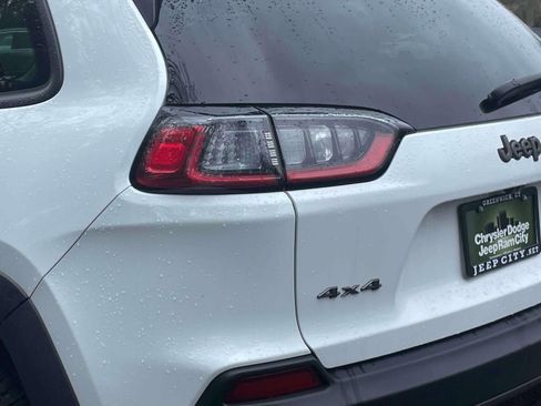 Used 2022 Jeep Cherokee Trailhawk AWD/4WD image 11