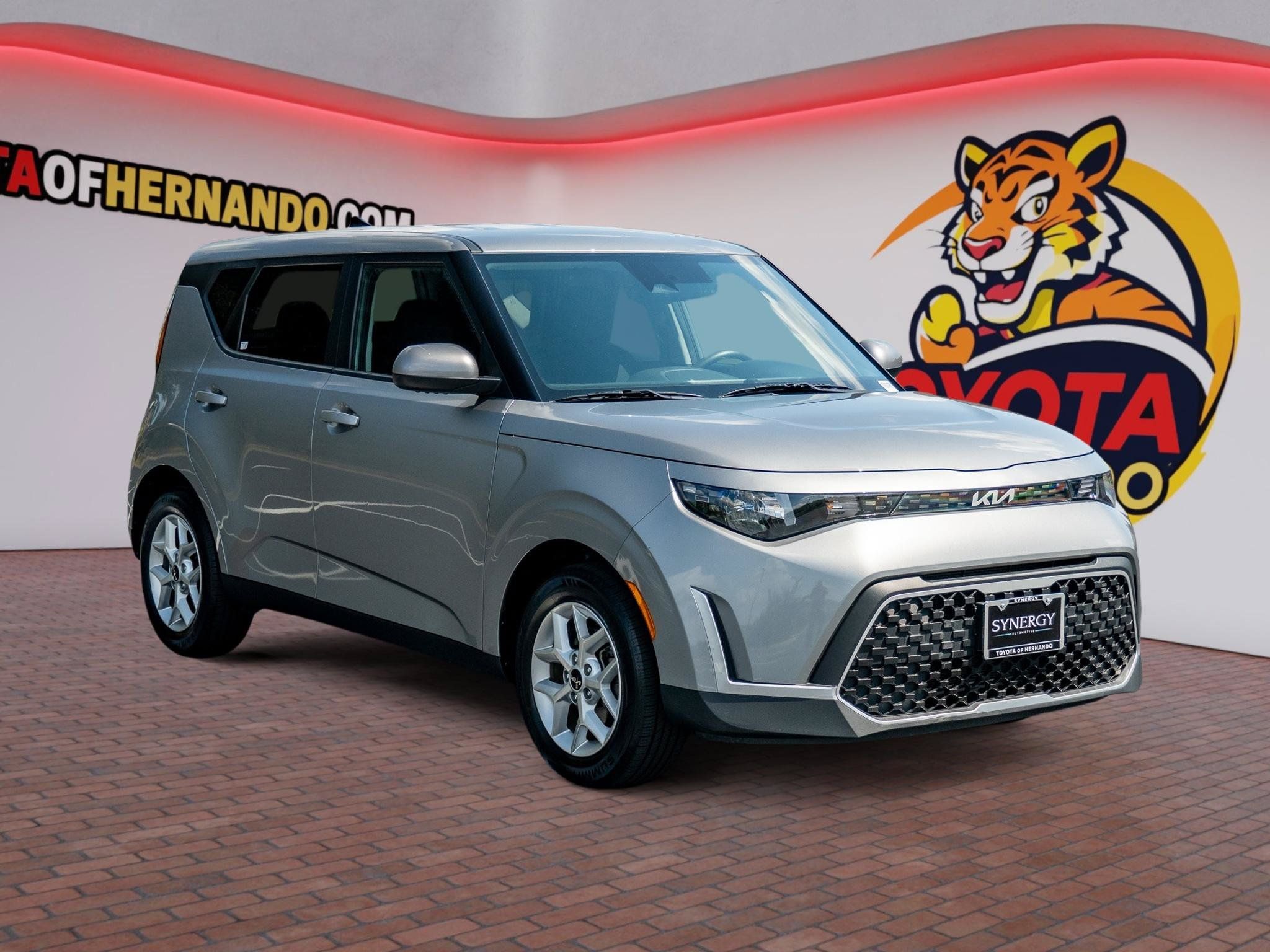 Used 2023 Kia Soul LX w/ LX Technology Package FWD image 3
