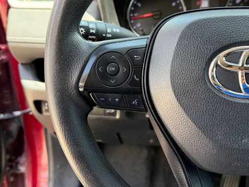 Used 2020 Toyota RAV4 XLE w/ Convenience Package image 9