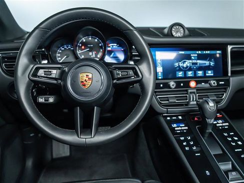 Certified 2026 Porsche Macan image 19