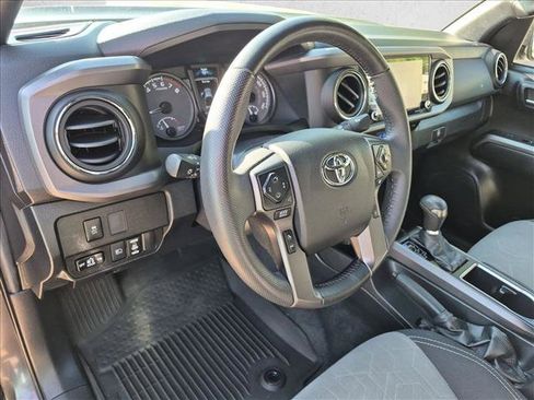 Used 2022 Toyota Tacoma TRD Off-Road w/ Technology Package AWD/4WD image 9