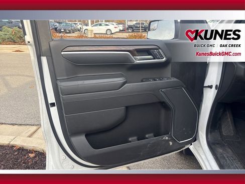 Used 2025 GMC Sierra 1500 SLT image 8