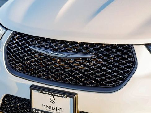 New 2026 Chrysler Pacifica Limited w/ S Appearance Package image 6