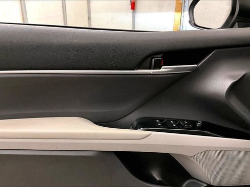 Used 2020 Toyota Camry LE image 22