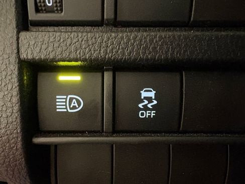 Used 2025 Toyota Tacoma SR5 AWD/4WD image 8