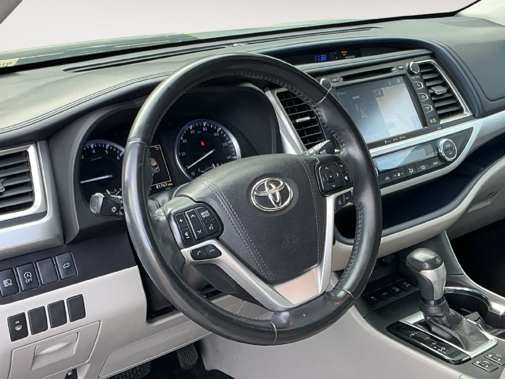 Used 2018 Toyota Highlander XLE AWD/4WD image 19