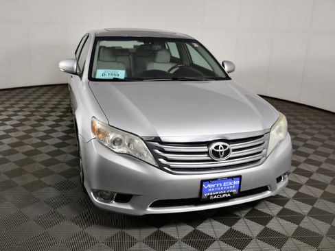 Used 2012 Toyota Avalon Limited FWD image 3