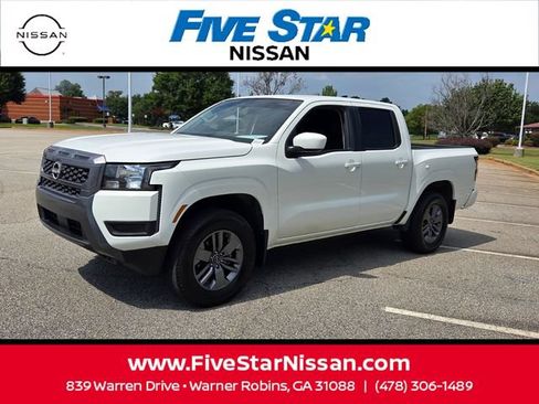 Used 2025 Nissan Frontier SV w/ Tow Package AWD/4WD image 3