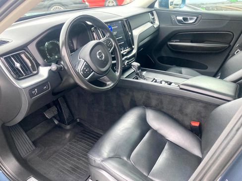 Used 2019 Volvo XC60 T5 Momentum w/ Premium Package image 5