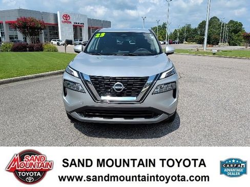 Used 2023 Nissan Rogue SV FWD image 11
