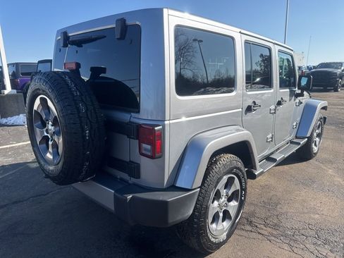 Used 2016 Jeep Wrangler Unlimited Sahara image 3