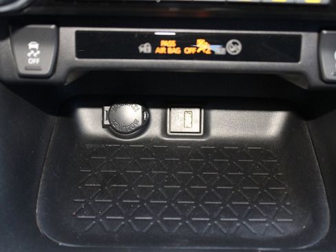 Used 2024 Toyota RAV4 LE AWD/4WD image 24