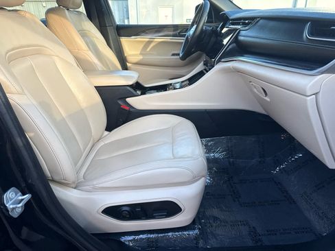 Used 2023 Jeep Grand Cherokee L Limited w/ Trailer Tow Group (B) image 12