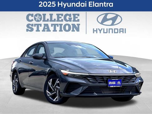 Used 2025 Hyundai Elantra Sport w/ Cargo Package FWD image 3