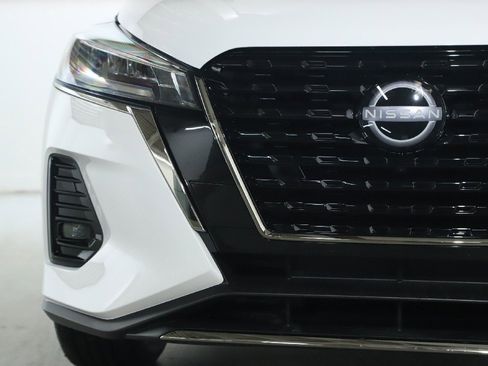 Certified 2024 Nissan Kicks SR image 7