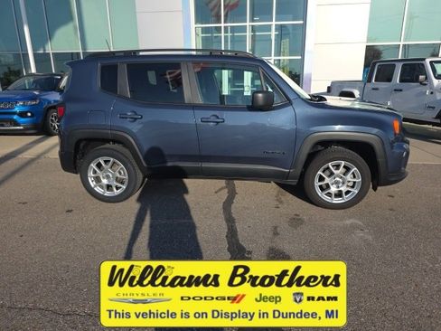 Certified 2022 Jeep Renegade Latitude w/ Convenience Group image 4