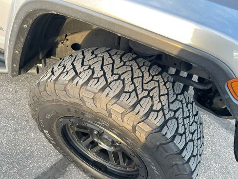 Used 2019 Jeep Wrangler Unlimited Rubicon image 2