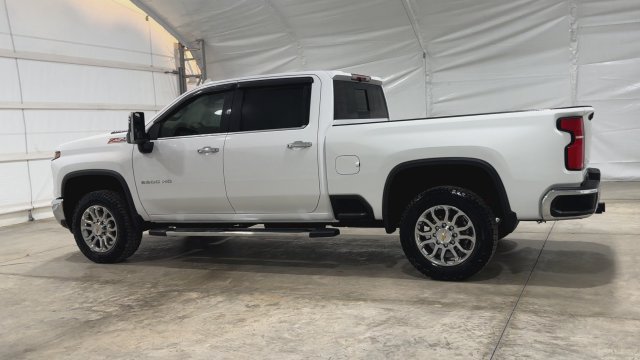 Used 2025 Chevrolet Silverado 2500 LTZ w/ LTZ Convenience Package AWD/4WD image 2