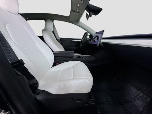 Used 2024 Tesla Model Y Long Range AWD/4WD image 32