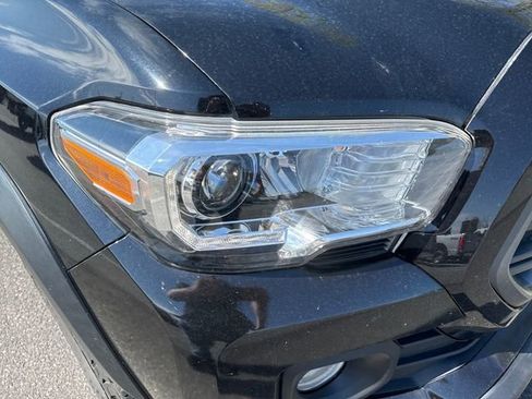 Used 2021 Toyota Tacoma TRD Off-Road w/ Technology Package AWD/4WD image 12