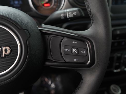 Used 2023 Jeep Gladiator Sport image 25