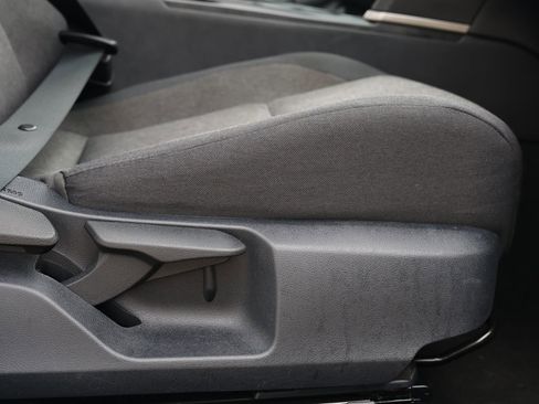 Used 2025 Toyota Camry LE AWD/4WD image 33