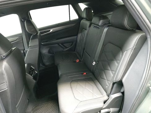 Used 2025 Volkswagen Atlas Cross Sport SE w/ Black Wheel Package AWD/4WD image 31