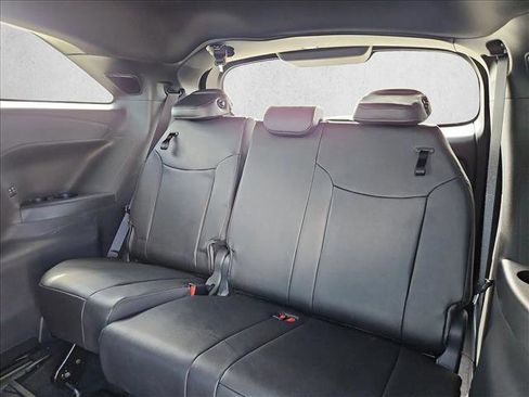 Used 2025 Toyota Sienna XLE Woodland Edition image 6