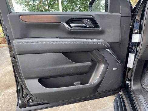 Used 2025 GMC Yukon Denali AWD/4WD image 21