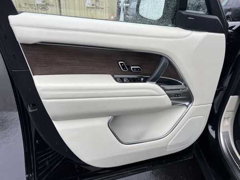 Used 2025 Land Rover Range Rover Long Wheelbase SE image 13