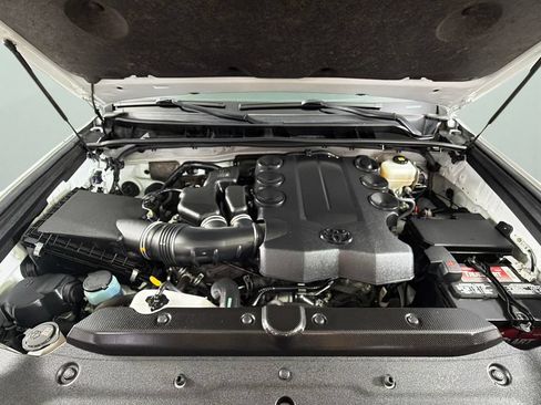 Used 2019 Toyota 4Runner SR5 AWD/4WD image 36