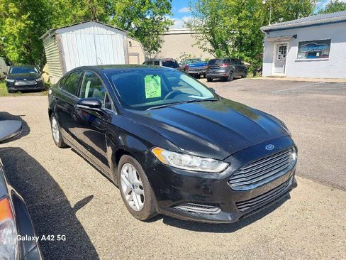 Used 2015 Ford Fusion SE FWD image 2
