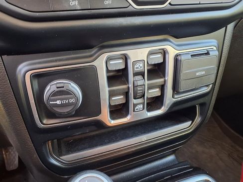 Used 2023 Jeep Gladiator Sport image 9