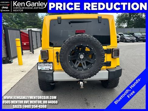 Used 2015 Jeep Wrangler Unlimited Sahara w/ Dual Top Group AWD/4WD image 8