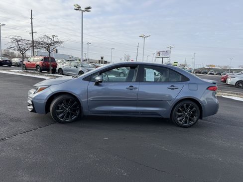 Used 2025 Toyota Corolla SE w/ SE Premium Package image 5