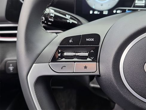 Certified 2024 Hyundai Elantra SEL w/ Convenience Package image 17