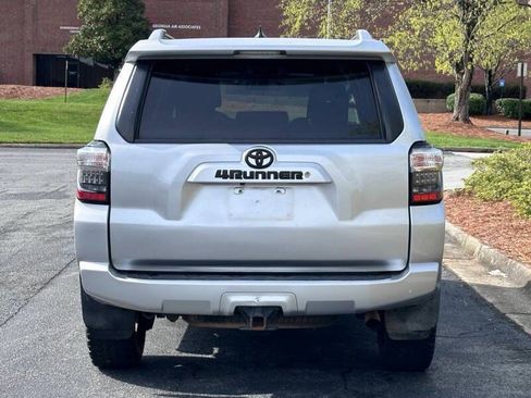 Used 2017 Toyota 4Runner SR5 AWD/4WD image 4