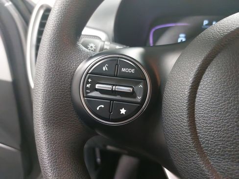 Used 2025 Kia Soul LX w/ LX Technology Package image 16