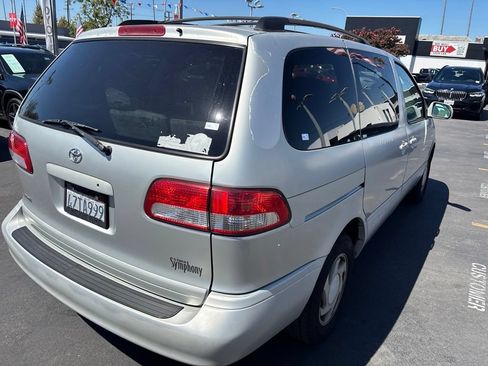 Used 2003 Toyota Sienna LE w/ Symphony Pkg FWD image 4