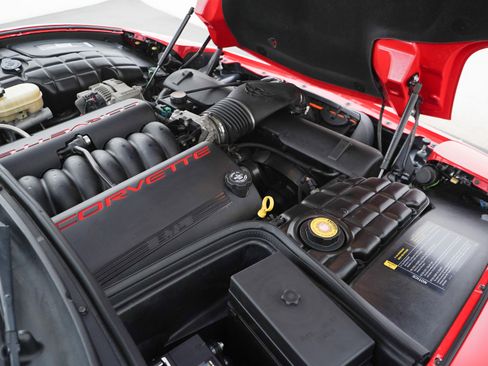 Used 2001 Chevrolet Corvette Convertible w/ Preferred Equipment Group1 image 29