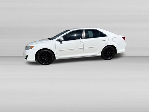 Used 2014 Toyota Camry LE FWD image 10
