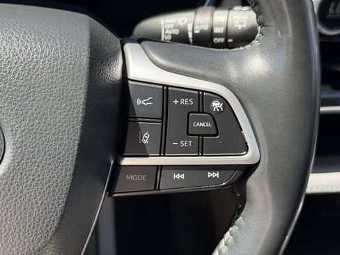 Used 2023 Toyota Highlander Platinum FWD image 24
